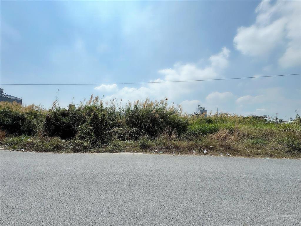 Chủ gửi cần bán nhanh 1 cặp nền 5x22 mt 1c hướng nam nhìn về vinhomes giá 6,5 tỷ.  0901 461 ***