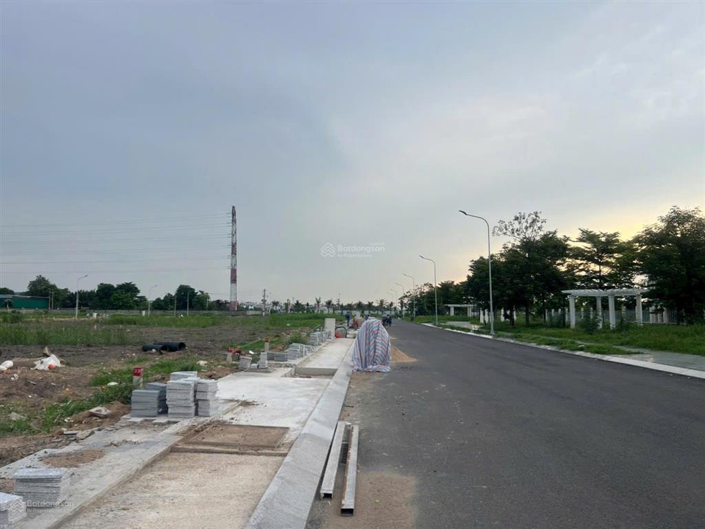Bán đất nền suất tđc tại khu đô thị vạn phúc city giá tốt hiện tại chỉ 9,9 tỷ/107m2