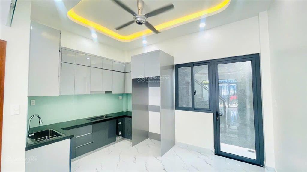 Chính chủ ngộp bank cần bán gấp nhà mới xây 100% 1t 2l cạnh vinhomes grand park giá chỉ 4,9 tỷ.
