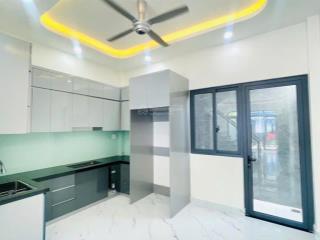 Chính chủ ngộp bank cần bán gấp nhà mới xây 100% 1t 2l cạnh vinhomes grand park giá chỉ 4,9 tỷ.