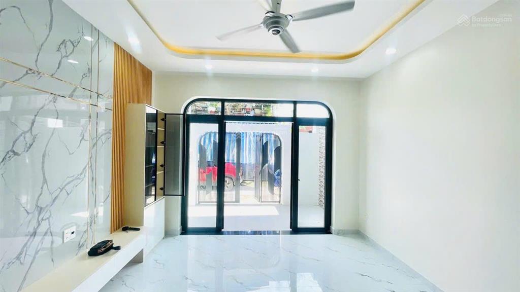 Chính chủ ngộp bank cần bán gấp nhà mới xây 100% 1t 2l cạnh vinhomes grand park giá chỉ 4,9 tỷ.