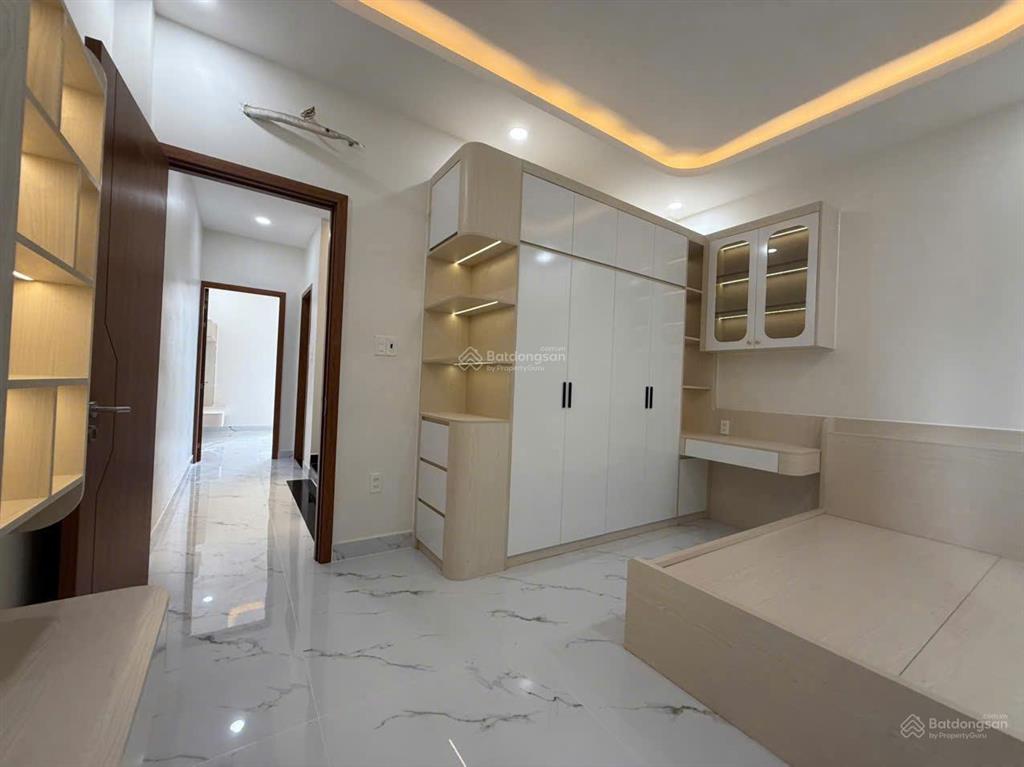 Chính chủ ngộp bank cần bán gấp nhà mới xây 100% 1t 2l cạnh vinhomes grand park giá chỉ 4,9 tỷ.
