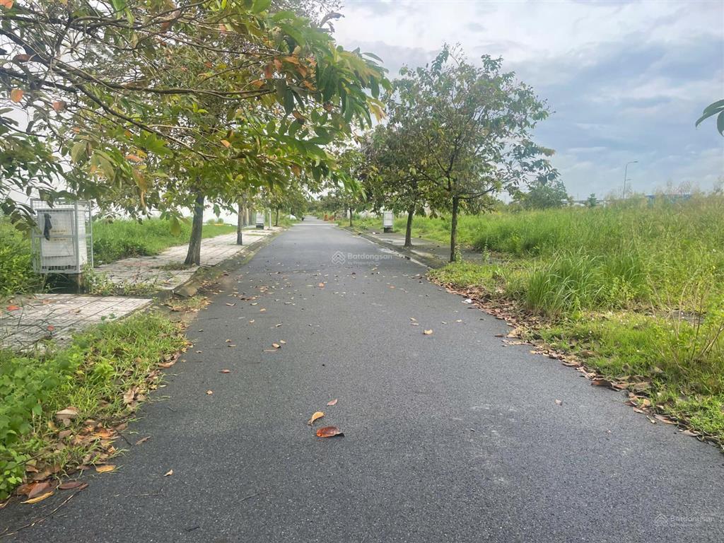Chủ cần bán nhanh nền 8x20m đối diện trường tiểu học khu tđc phước thiện, giá tốt chỉ 8,5 tỷ