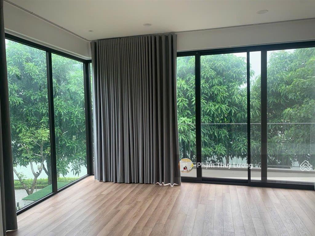 Cho thuê bt view hồ 300m2, 32 triệu vnd tại vinhomes thăng long, an khánh, hà nội
