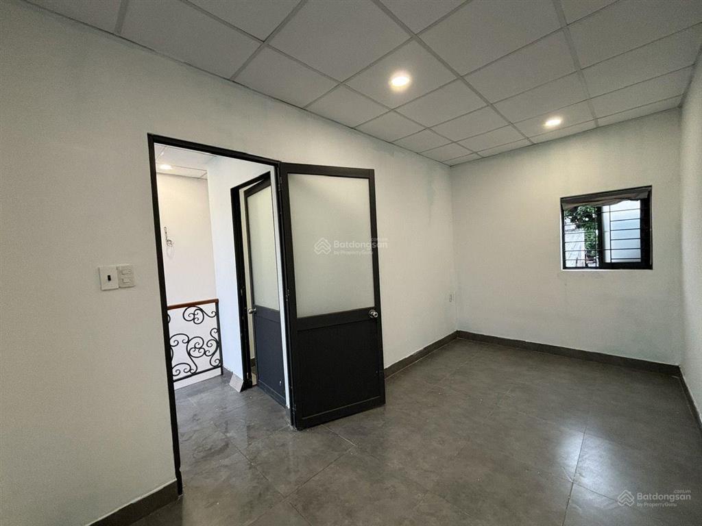 Nhà trệt lầu dt sàn 50m2 hẻm xe hơi đường 8 linh trung. sổ hồng riêng, cách ngã tư thủ đức 1km