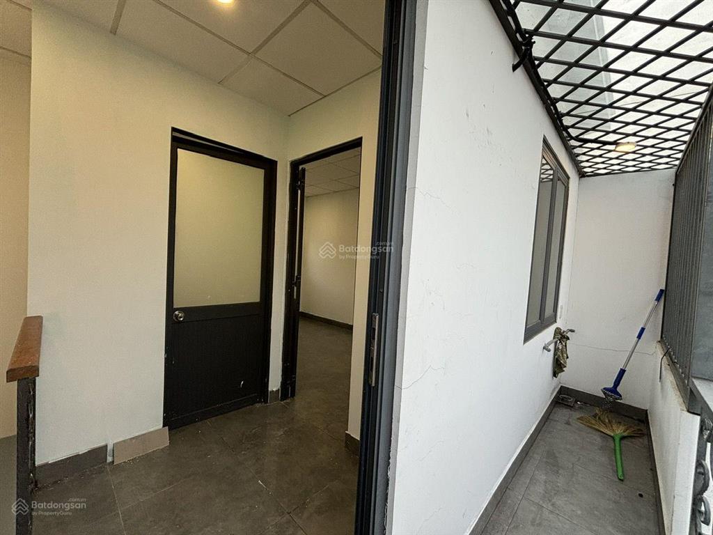 Nhà trệt lầu dt sàn 50m2 hẻm xe hơi đường 8 linh trung. sổ hồng riêng, cách ngã tư thủ đức 1km