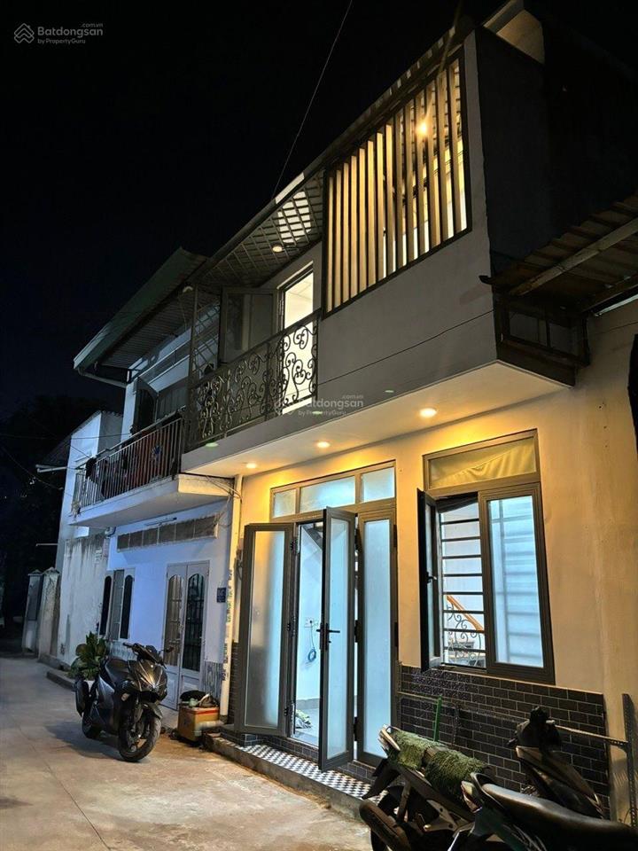 Nhà trệt lầu dt sàn 50m2 hẻm xe hơi đường 8 linh trung. sổ hồng riêng, cách ngã tư thủ đức 1km