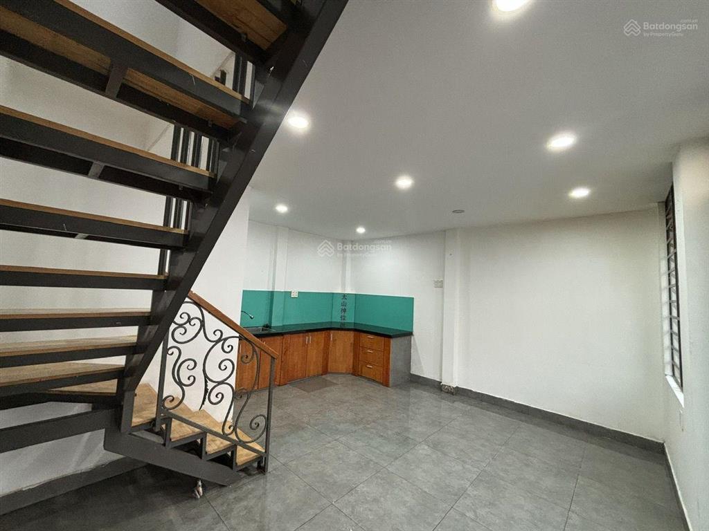 Nhà trệt lầu dt sàn 50m2 hẻm xe hơi đường 8 linh trung. sổ hồng riêng, cách ngã tư thủ đức 1km