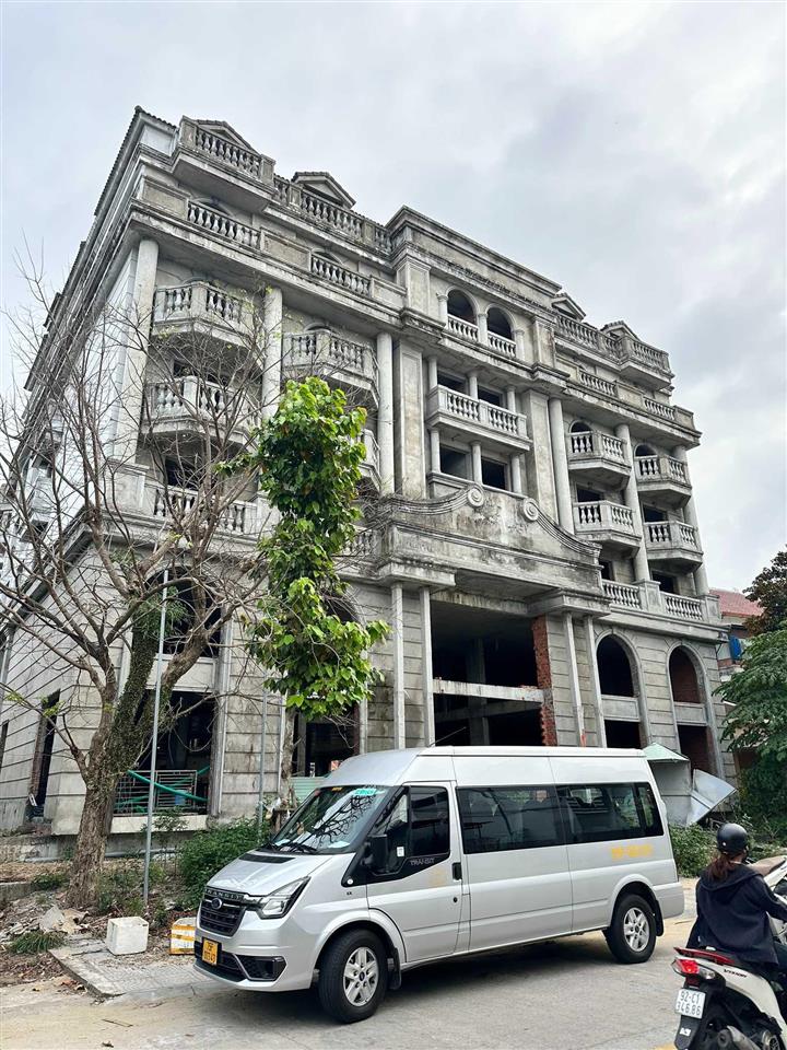 Ngân hàng thanh lý khách sạn 6 tầng mặt tiền sông cách phố cổ hội an 500m