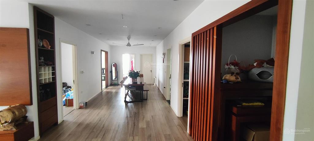 Bán căn 3 phòng ngủ 130m2 giá 12,5 tỷ, capital garden, 102 trường chinh