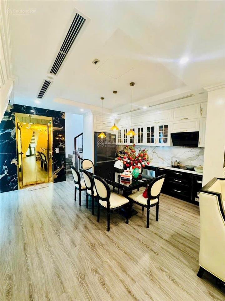 Bán nhà mặt phố cắt ngang nguyễn khuyến. diện tích 135m2 (hoàn thiện). kinh doanh đỉnh