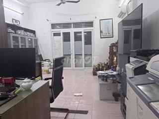 văn phòng tầng trệt