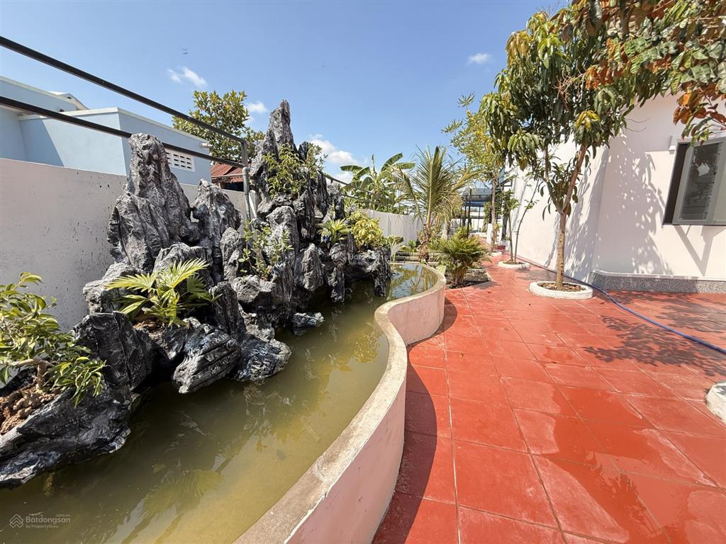 Cần bán nhà vườn 886m2 full thổ cư mặt tiền đường ô tô mới xây 100% chất nghĩ dưỡng tại long an