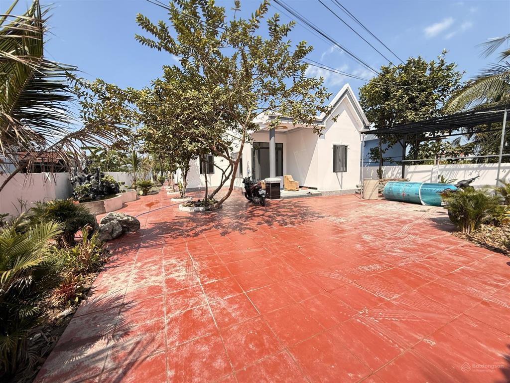 Cần bán nhà vườn 886m2 full thổ cư mặt tiền đường ô tô mới xây 100% chất nghĩ dưỡng tại long an