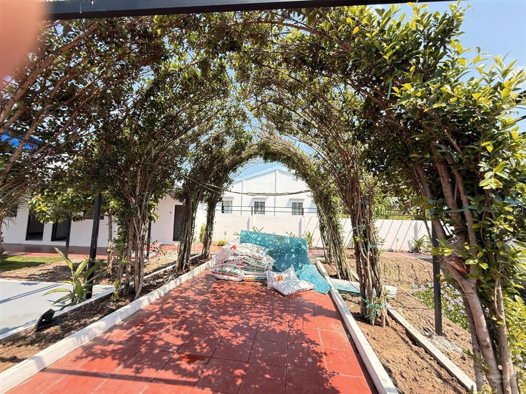 Cần bán nhà vườn 886m2 full thổ cư mặt tiền đường ô tô mới xây 100% chất nghĩ dưỡng tại long an