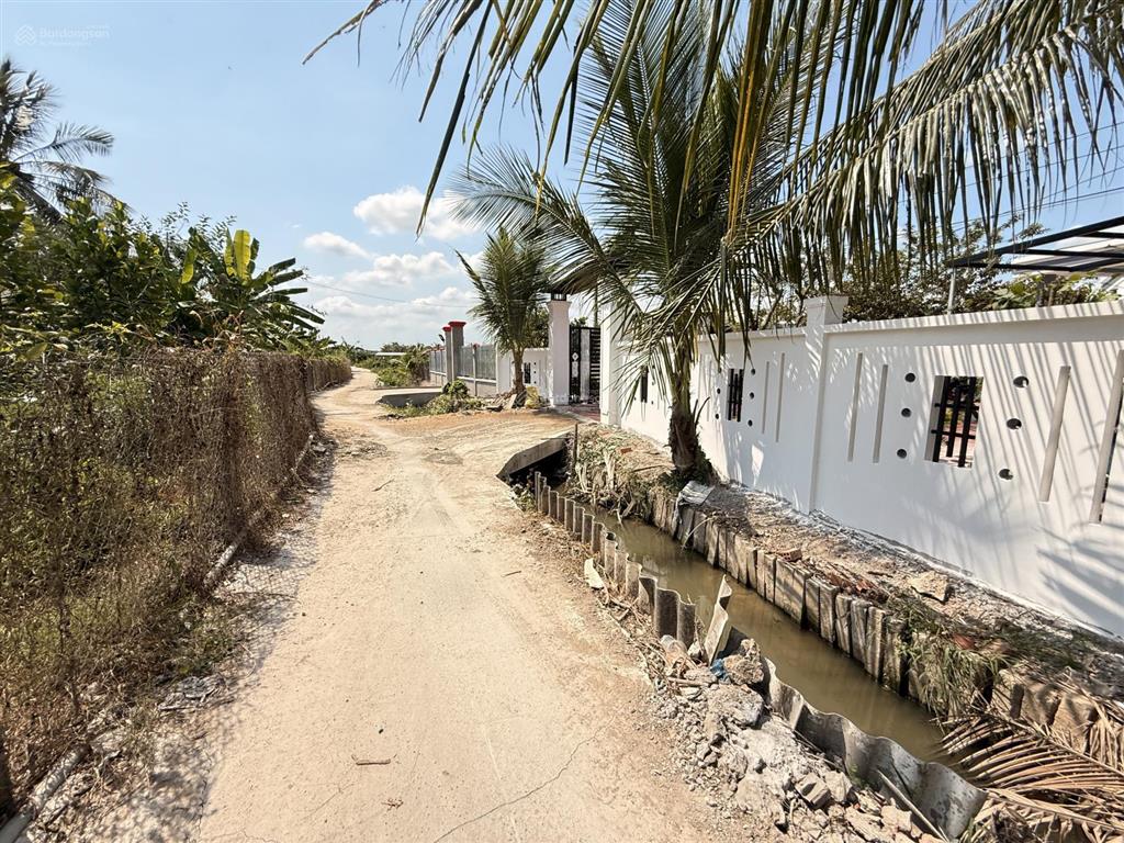 Cần bán nhà vườn 886m2 full thổ cư mặt tiền đường ô tô mới xây 100% chất nghĩ dưỡng tại long an