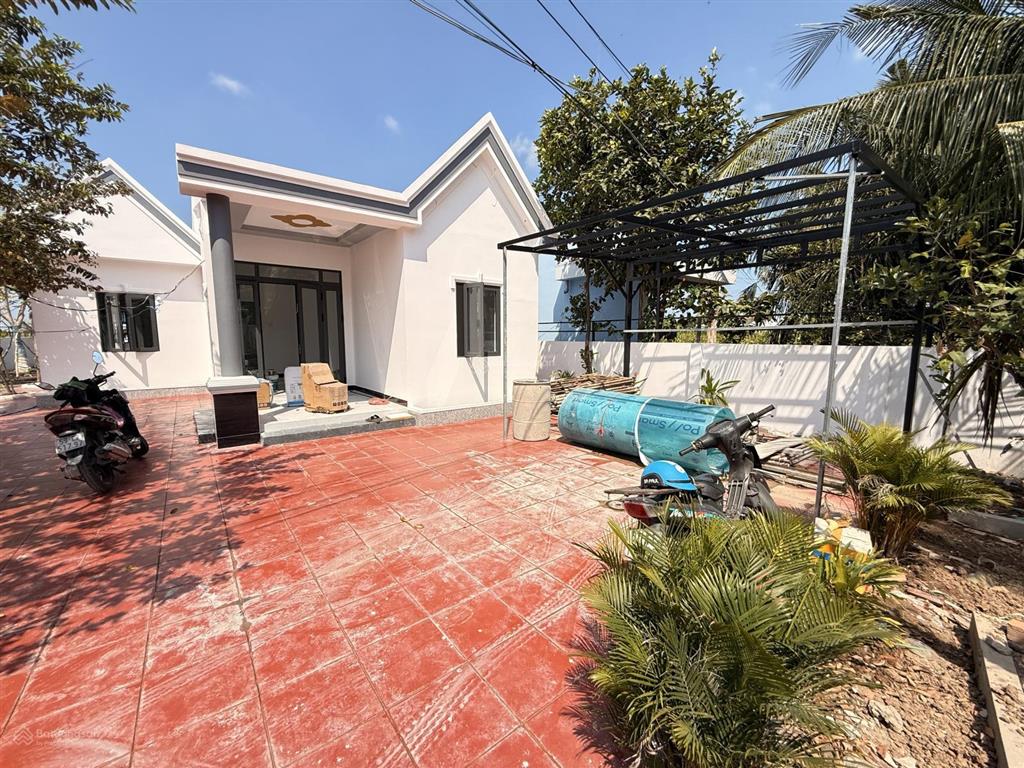 Cần bán nhà vườn 886m2 full thổ cư mặt tiền đường ô tô mới xây 100% chất nghĩ dưỡng tại long an