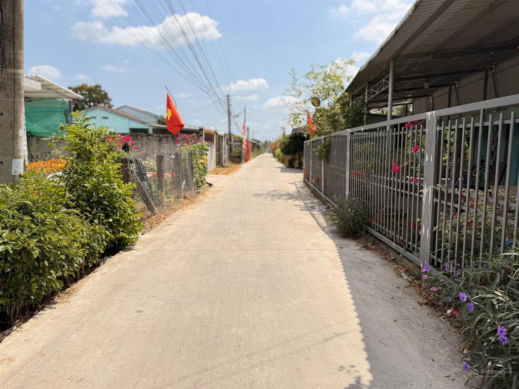 Cần bán nhà vườn 886m2 full thổ cư mặt tiền đường ô tô mới xây 100% chất nghĩ dưỡng tại long an