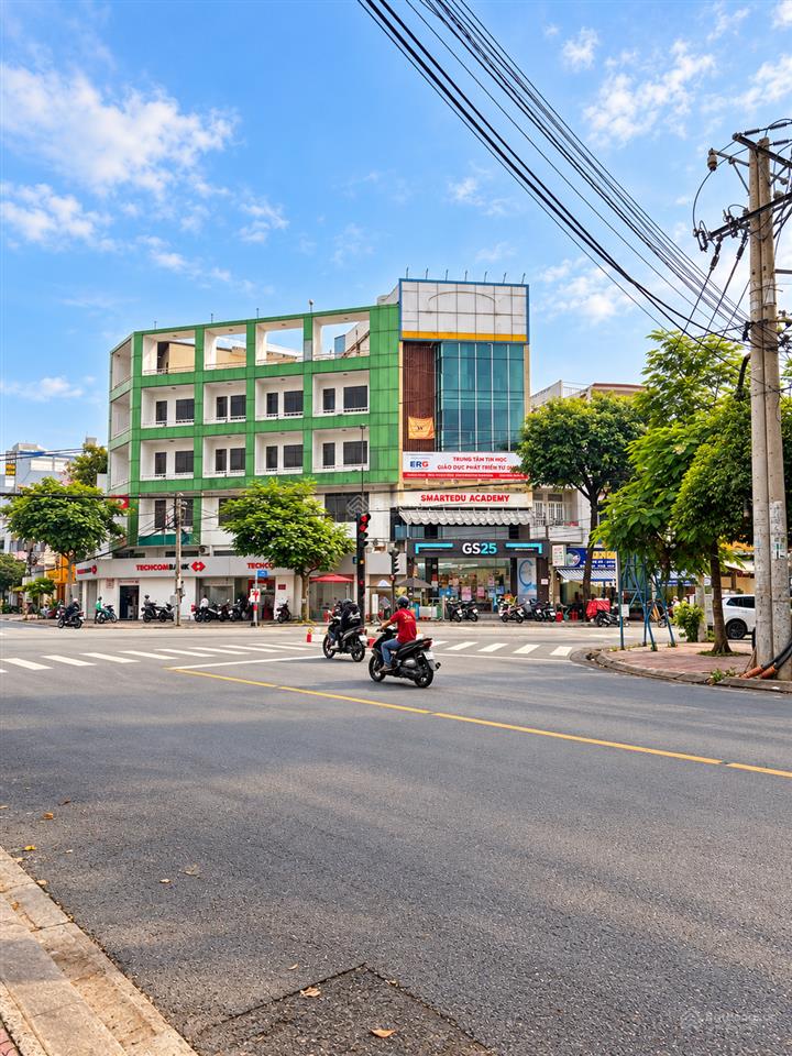 Nhà mtkd chợ lớn  ngay ngã tư bình phú  kế bên sacombank  chỉ 16.2 tỷ