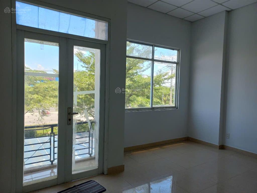 Cho thuê nhà mặt tiền kcn thái hòa 150 m2