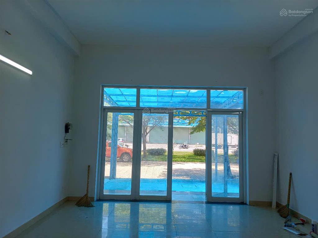 Cho thuê nhà mặt tiền kcn thái hòa 150 m2
