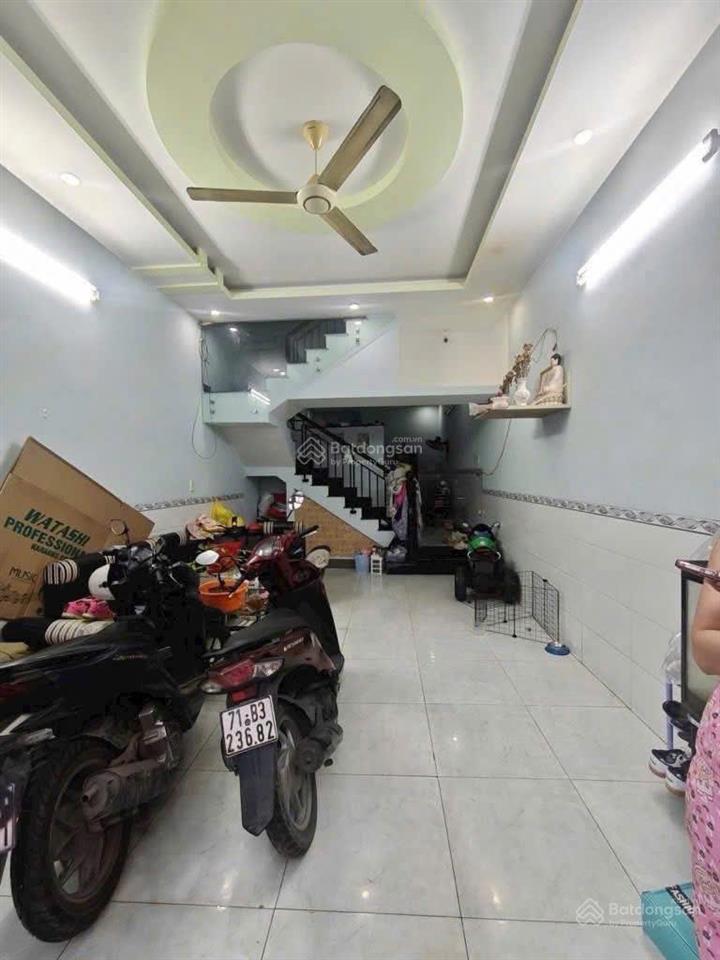 Nhà 2 tầng, bình tân, dt 52m2 đưa trước 300 triệu dọn vào ở ngay