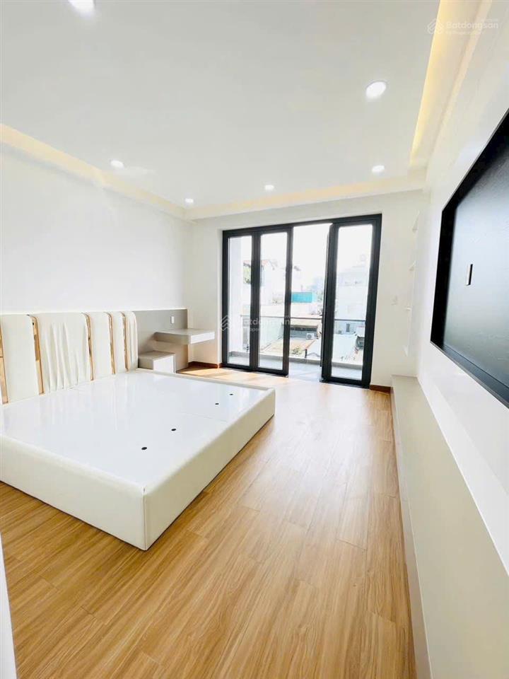 Nhà 3 lầu 4 phòng ngủ mới đẹp  dt 80m2 full nội thất giá chỉ 1 tỷ 950 triệu  700tr dọn vào ở