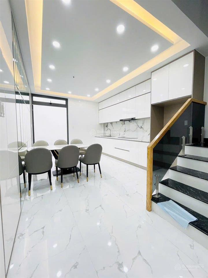 Nhà 3 lầu 4 phòng ngủ mới đẹp  dt 80m2 full nội thất giá chỉ 1 tỷ 950 triệu  700tr dọn vào ở