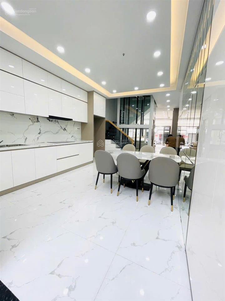 Nhà 3 lầu 4 phòng ngủ mới đẹp  dt 80m2 full nội thất giá chỉ 1 tỷ 950 triệu  700tr dọn vào ở