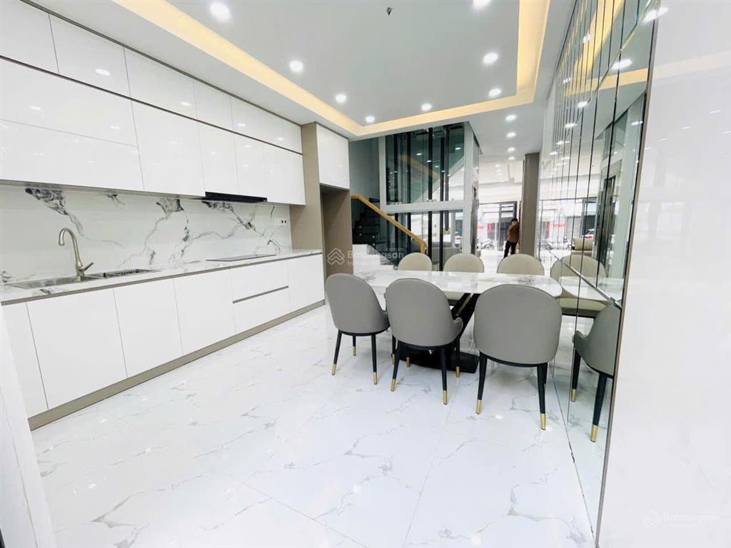 Nhà 3 lầu 4 phòng ngủ mới đẹp  dt 80m2 full nội thất giá chỉ 1 tỷ 950 triệu  700tr dọn vào ở