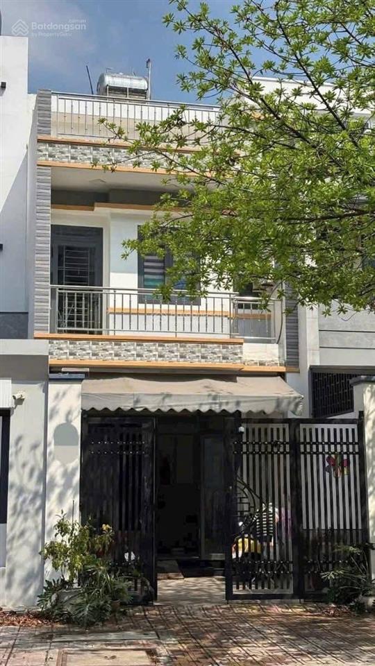 Nhà phố đẹp quận 6 dọn vào ở ngay
không gian rộng rãi, thoáng mát phù hợp gia đình ở hoặc cho thuê