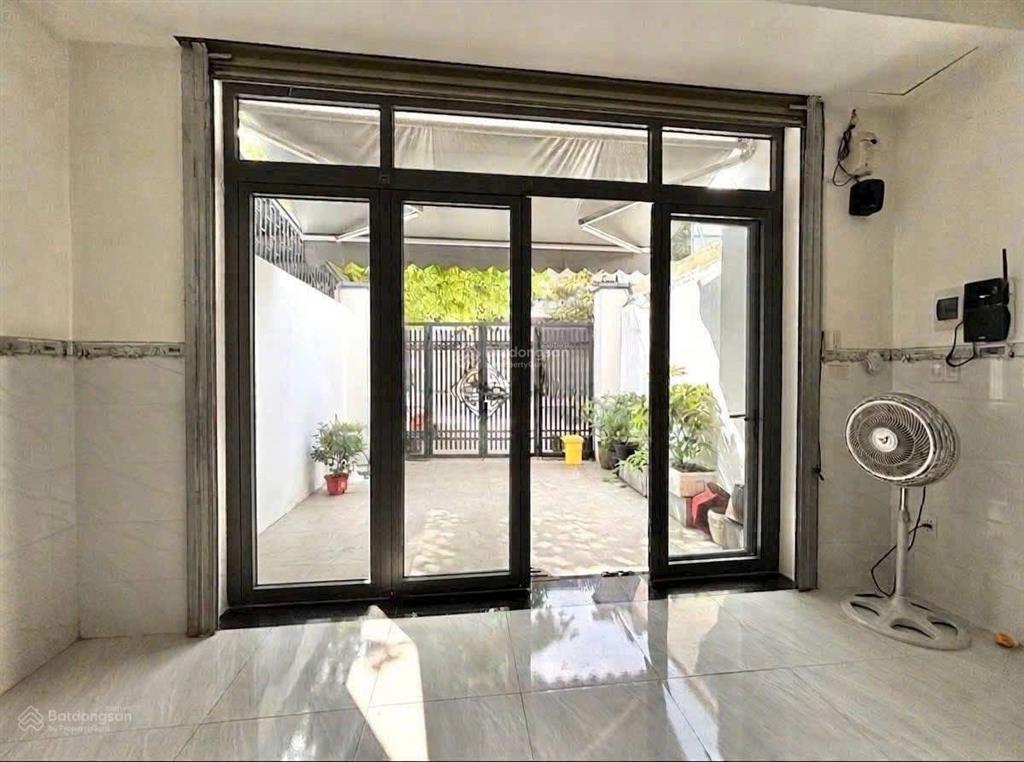 Nhà phố đẹp quận 6 dọn vào ở ngay
không gian rộng rãi, thoáng mát phù hợp gia đình ở hoặc cho thuê