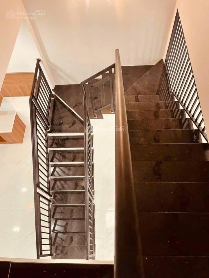 Thanh lý gấp nhà xã tân nhựt, bình chánh dt 100m2 giá thỏa thuận