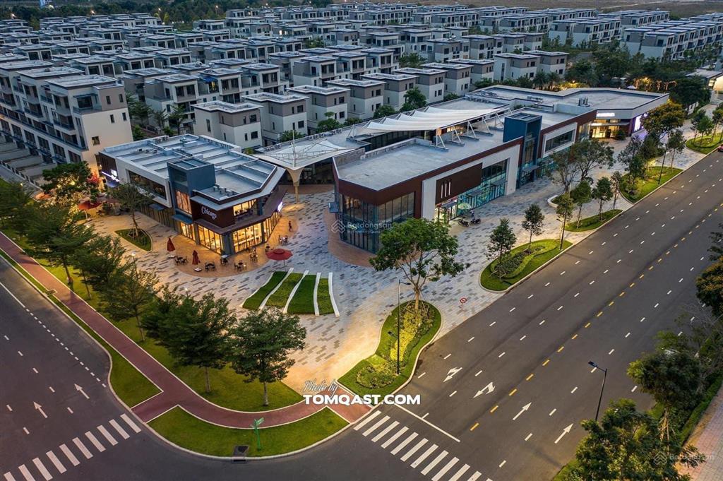 Hot! nắm chính chủ nhiều hàng chuyển nhượng bt swan park, hotline 0909 165 ***