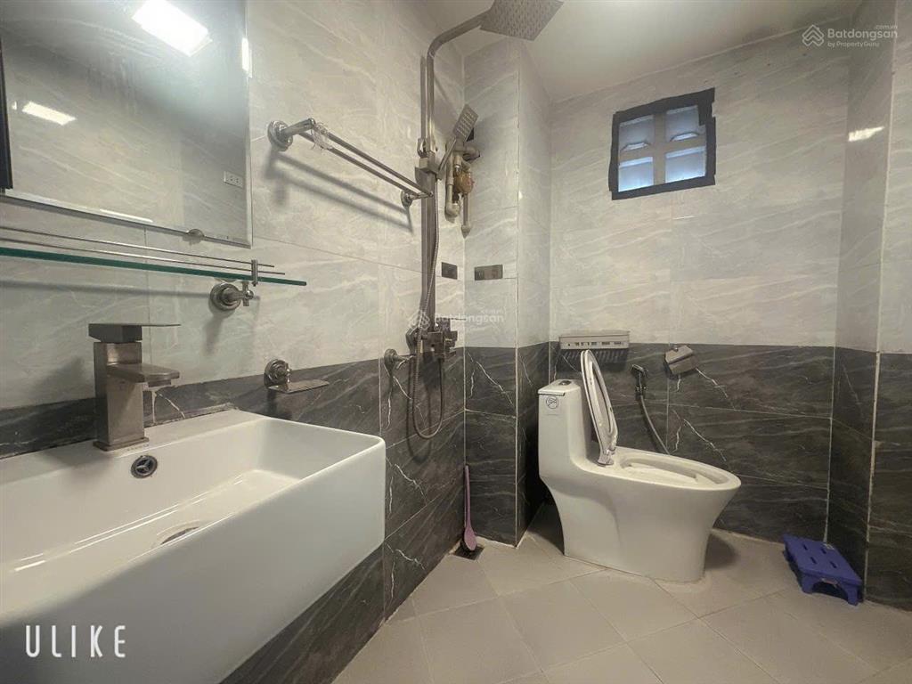 Cho thuê căn hộ dịch vụ cao cấp, có ban công, full đồ, giá còn 4.xtr nhà mới xây xong 136 quan nhân