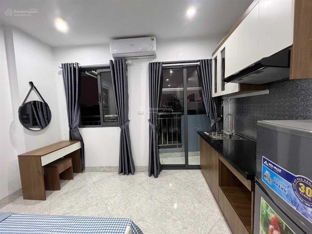 Cho thuê căn hộ dịch vụ cao cấp, có ban công, full đồ, giá còn 4.xtr nhà mới xây xong 136 quan nhân