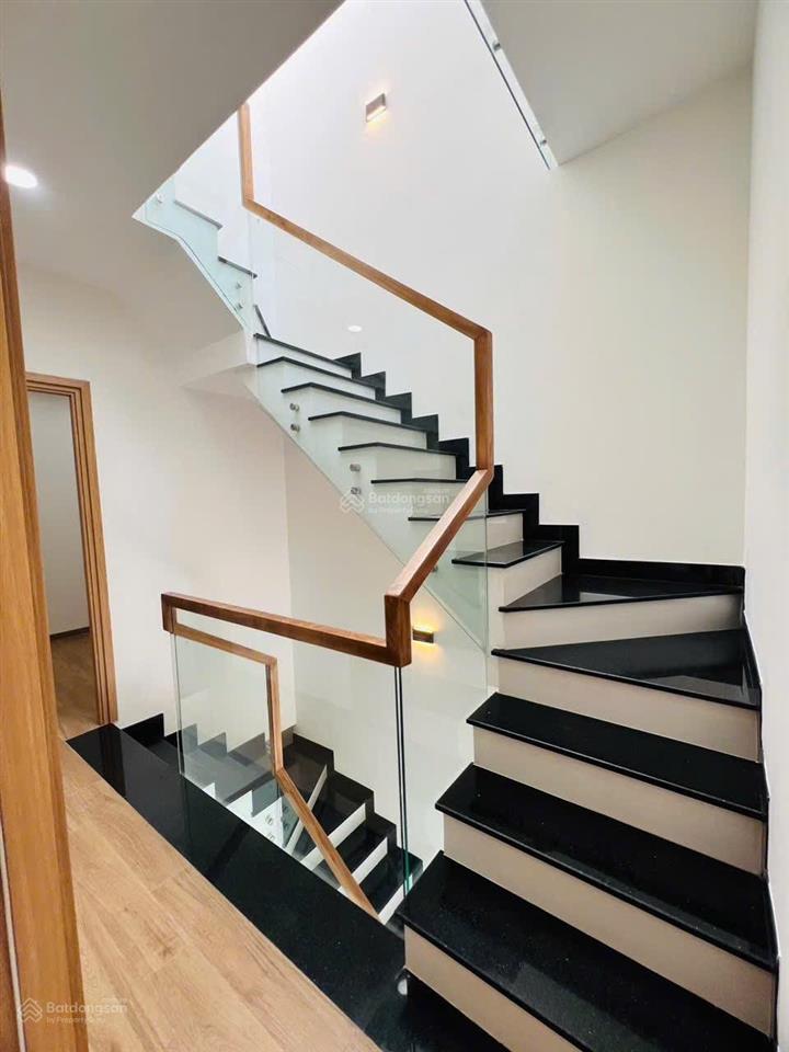 Bán nhà riêng 3 tầng mới xây gần ngã 3 đường lò lu nguyễn xiển view sông cực mát hướng đông nam