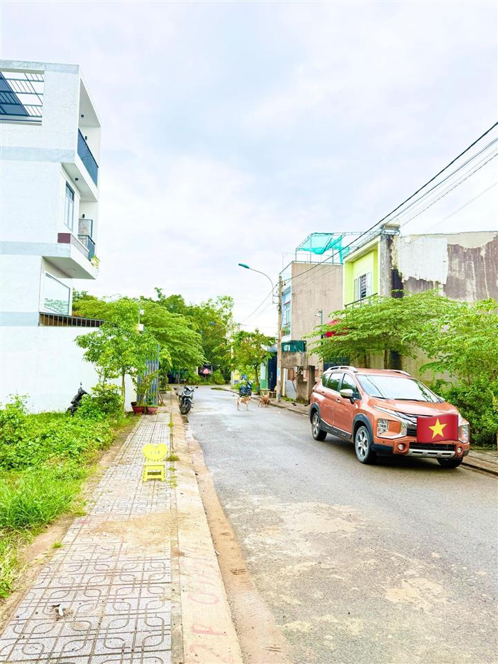 Bán đất ngay sát mặt tiền cụm uỷ ban, trường học, chợ ký túc xá trường đại học