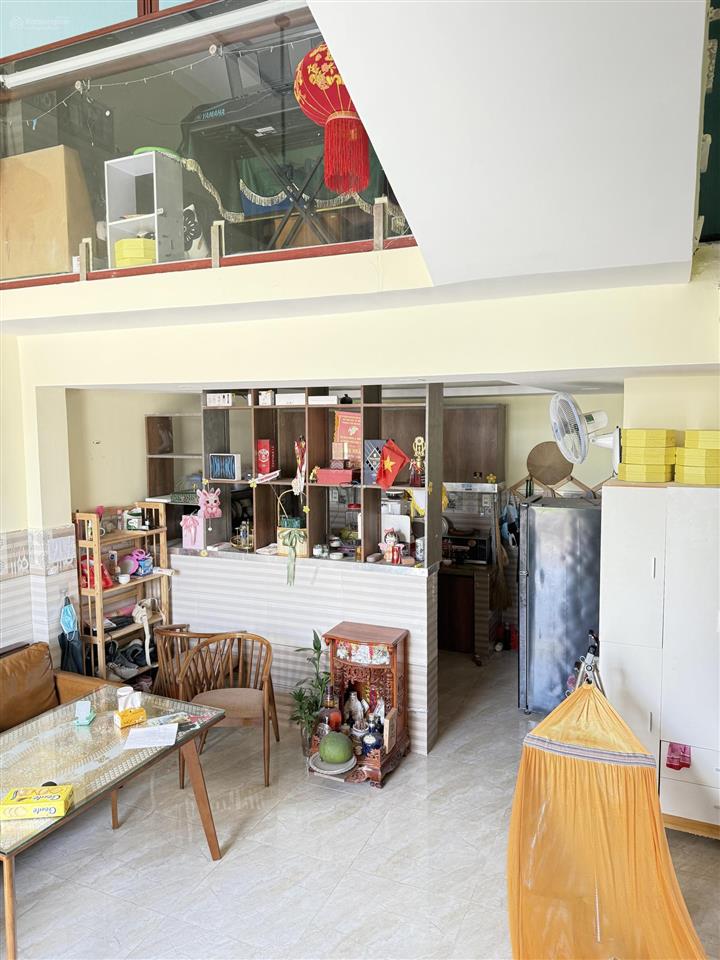 Nhà 1 trệt 1 lửng 2 lầu full nội thất máy lạnh gần vinhomes giá mềm ưu tiên gia đình ở