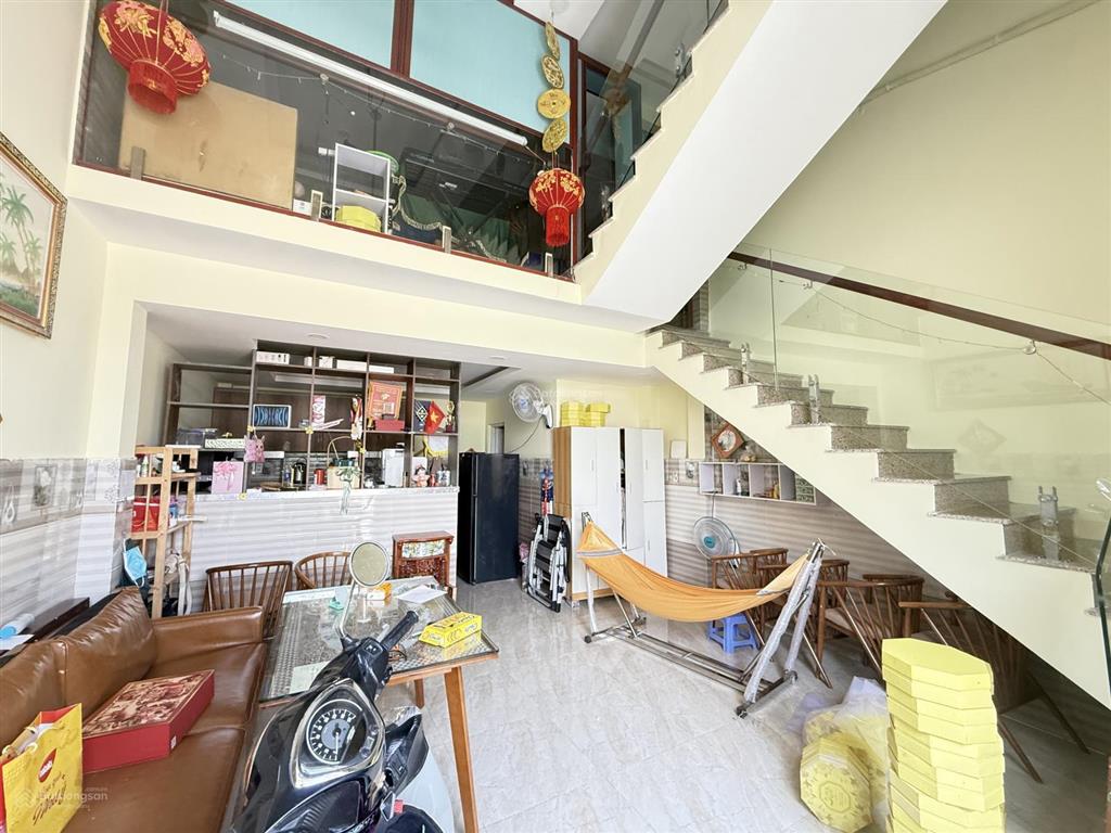 Nhà 1 trệt 1 lửng 2 lầu full nội thất máy lạnh gần vinhomes giá mềm ưu tiên gia đình ở