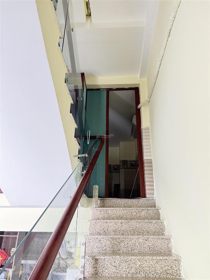 Nhà 1 trệt 1 lửng 2 lầu full nội thất máy lạnh gần vinhomes giá mềm ưu tiên gia đình ở