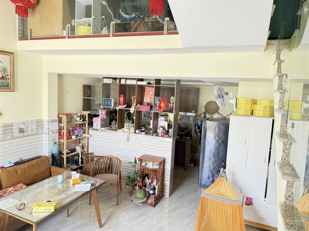 Nhà 1 trệt 1 lửng 2 lầu full nội thất máy lạnh gần vinhomes giá mềm ưu tiên gia đình ở