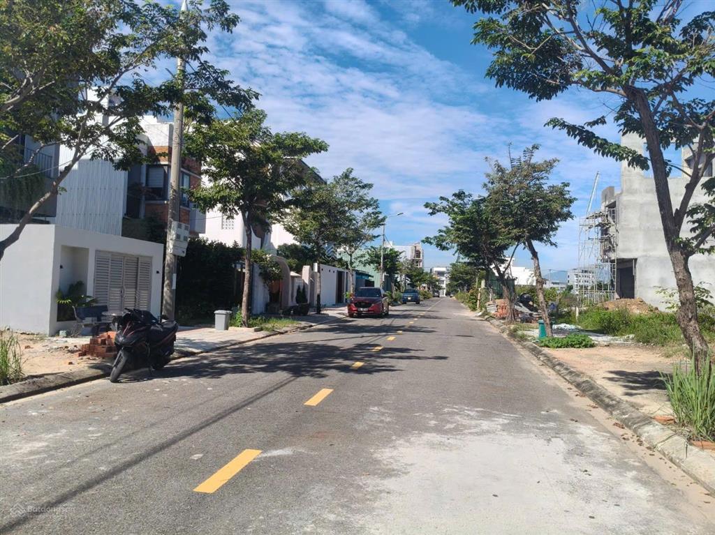 Bán đất đầm sen nam hoà xuân đường bờ quan 24 gần hồ sen giá chỉ 4tỷ9.  0932 558 ***