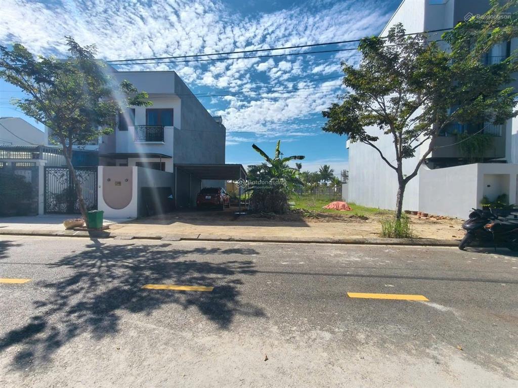 Bán đất đầm sen nam hoà xuân đường bờ quan 24 gần hồ sen giá chỉ 4tỷ9.  0932 558 ***