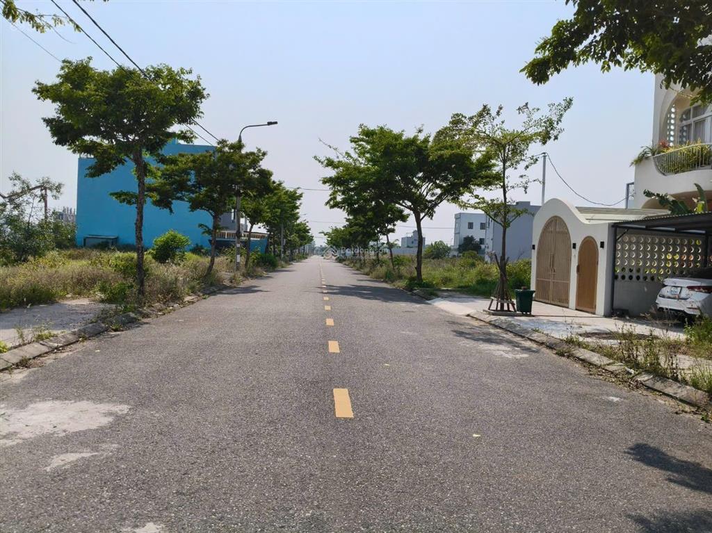 Bán đất đầm sen nam hòa xuân đường thông đức tín 122,4m2 b2.130 lô 4x giá 5tỷ850.  0932 558 ***
