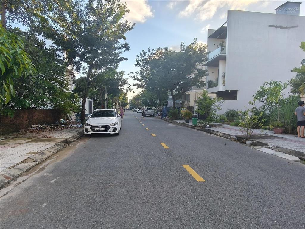 Bán đất nam hoà xuân đường hói kiểng 12 b2.44 lô 6x hướng đông nam giá 5tỷ050.  0932 558 ***