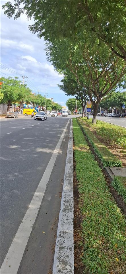 Cần bán nhanh lô ngay fpt, gần bệnh viện phan châu trinh giá 3.99 tỷ  0905 696 ***