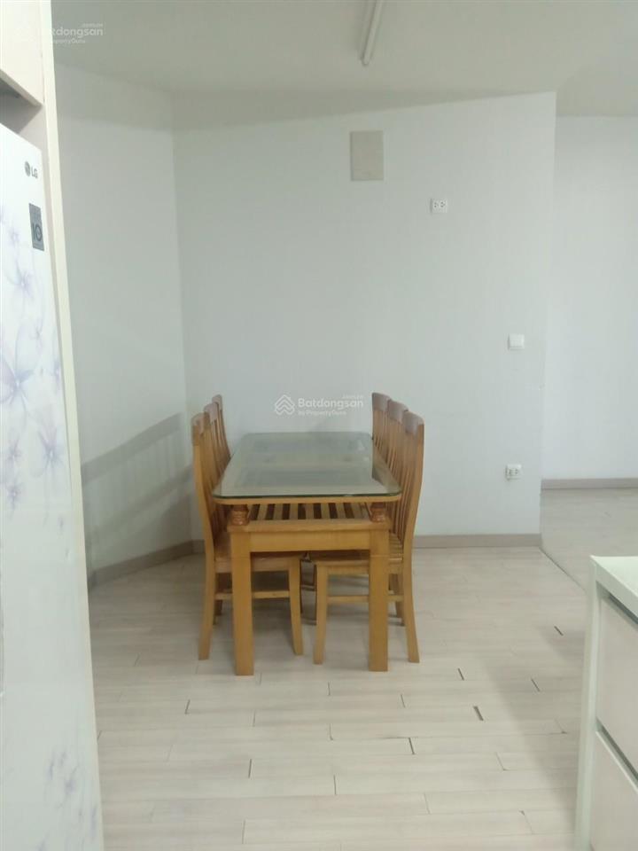 Cần bán gấp căn hộ huyndai ct2 2 ngủ full đồ giá 7,8 tỷ có thương lượng và gia lộc.  0984 204 ***