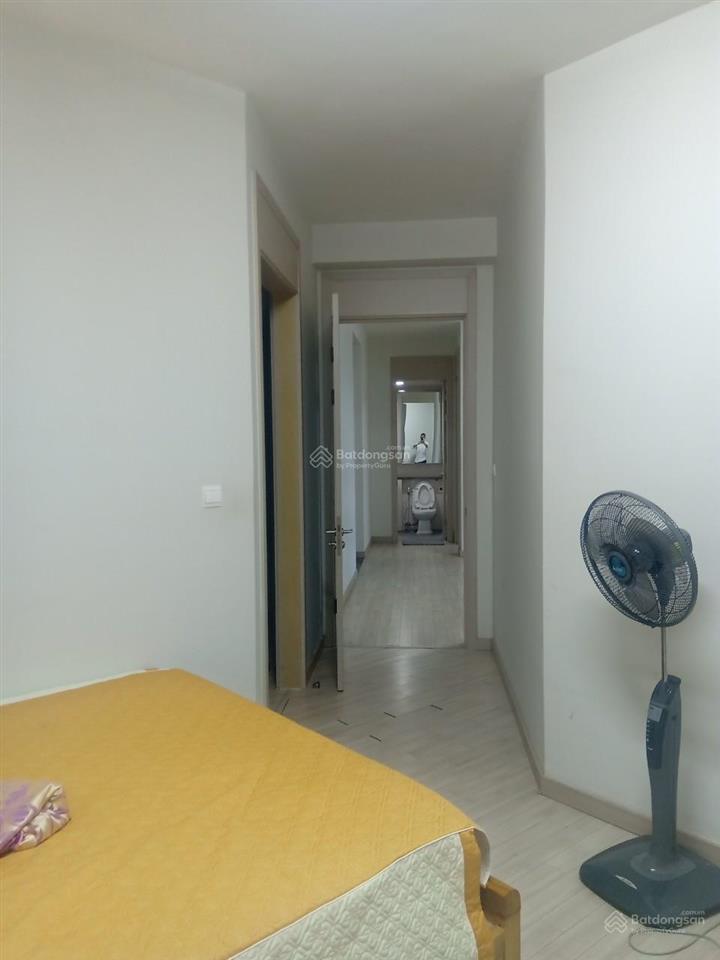 Cần bán gấp căn hộ huyndai ct2 2 ngủ full đồ giá 7,8 tỷ có thương lượng và gia lộc.  0984 204 ***