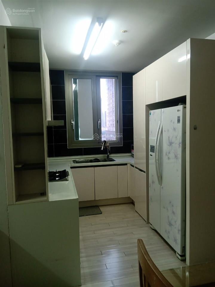 Cần bán gấp căn hộ huyndai ct2 2 ngủ full đồ giá 7,8 tỷ có thương lượng và gia lộc.  0984 204 ***